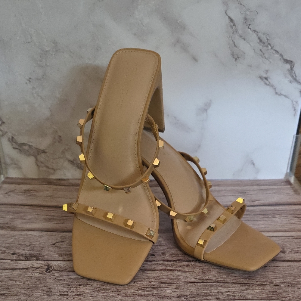 THE DROP Neutral Tan Gold Studded Strappy Heeled Sandals Size 9